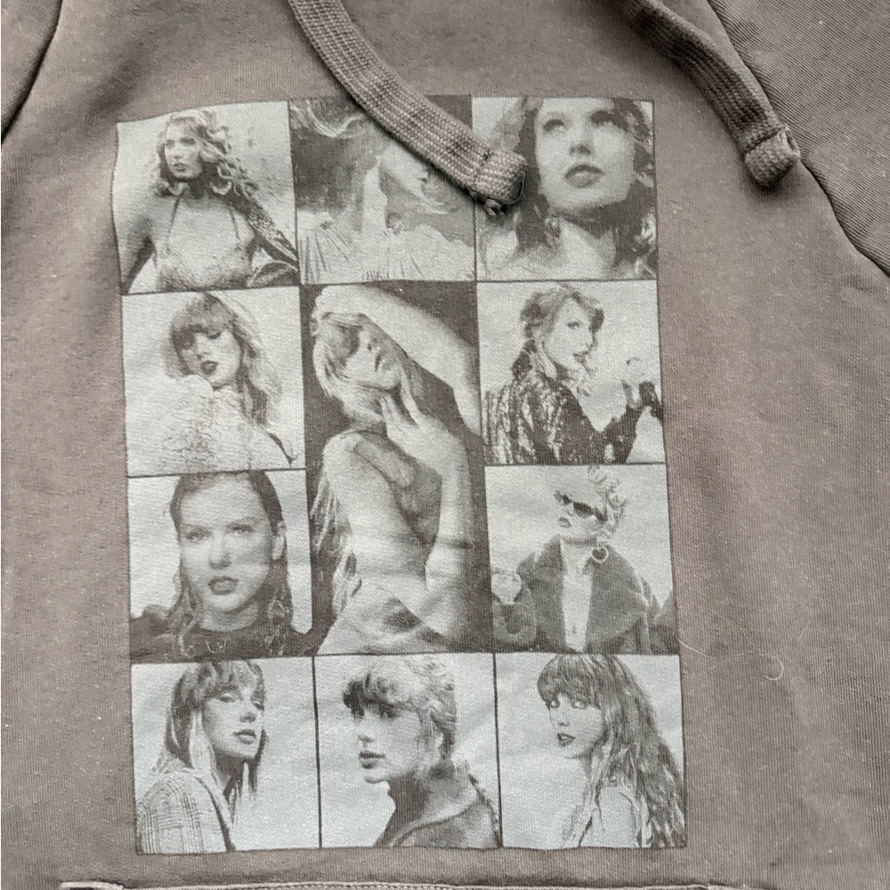 Taylor Swift The Eras Tour Oficial Merch Black Hoodie size Small - Picture 2 of 6